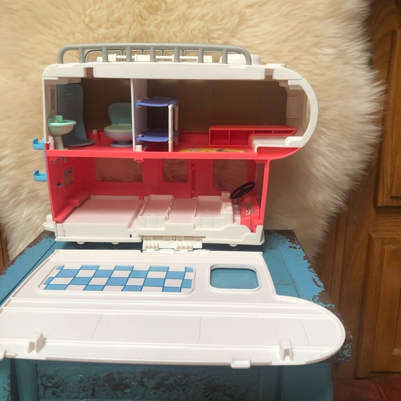 Peppa Pig Camper - sound activation when you push the horn - No Peppas Included - Picture 5 of 9